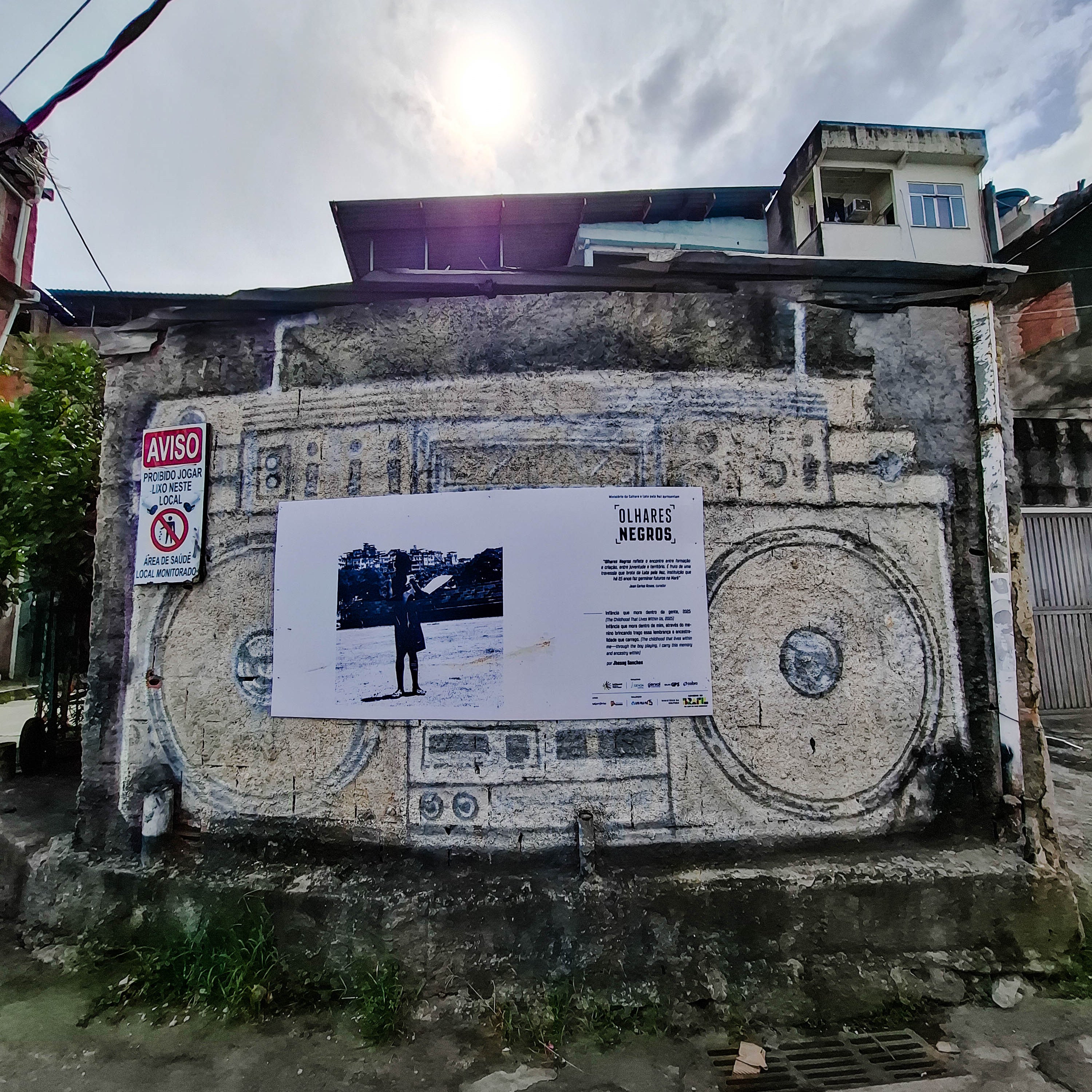 Imagens que desafiam o estigma: pertencimento e novas narrativas sobre a favela