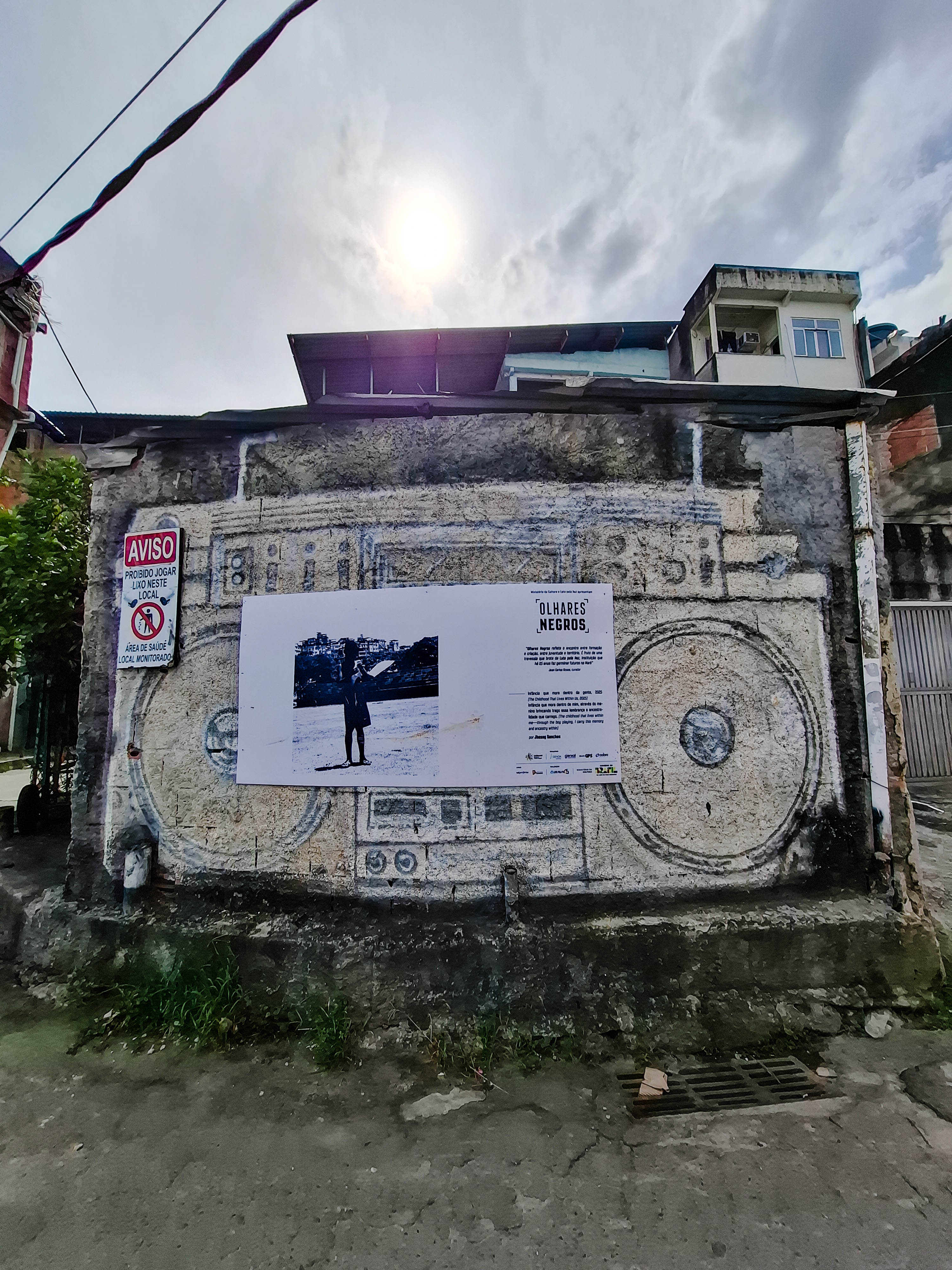 Imagens que desafiam o estigma: pertencimento e novas narrativas sobre a favela