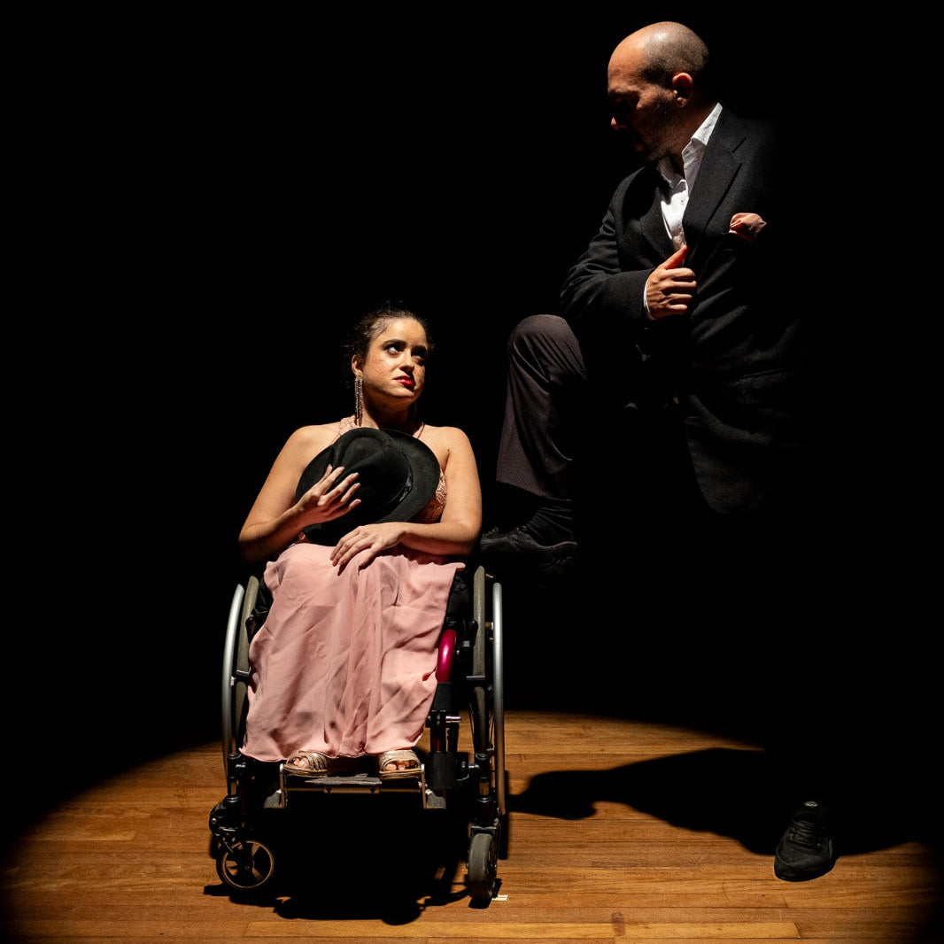 "A cadeira faz parte do nosso corpo": a bailarina que expandiu os limites da dança inclusiva