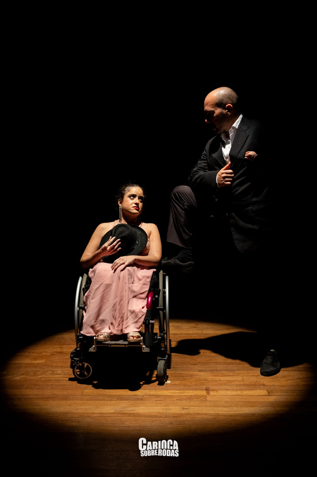 "A cadeira faz parte do nosso corpo": a bailarina que expandiu os limites da dança inclusiva